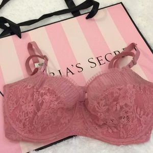 New Victoria’s Secret Blush Demi Bra. 34ddd